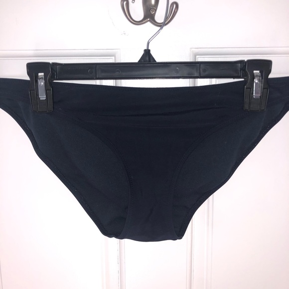 Bikini - Picture 2 of 3